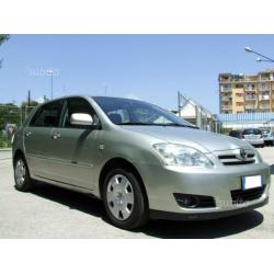 TOYOTA Corolla 1.4 D4-D 5p cambio automatico- 2005