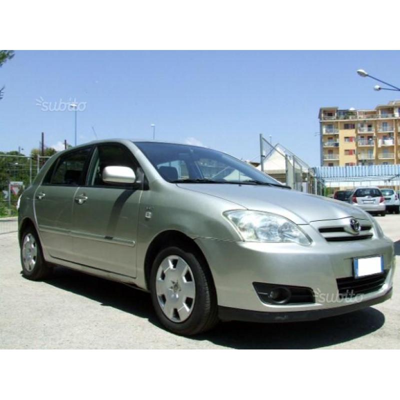 TOYOTA Corolla 1.4 D4-D 5p cambio automatico- 2005