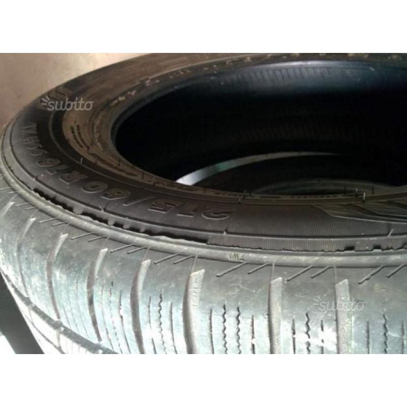 N. 2 gomme misura 215 60 16