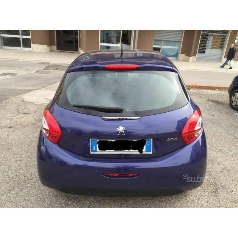 Peugeot 208 - 2015