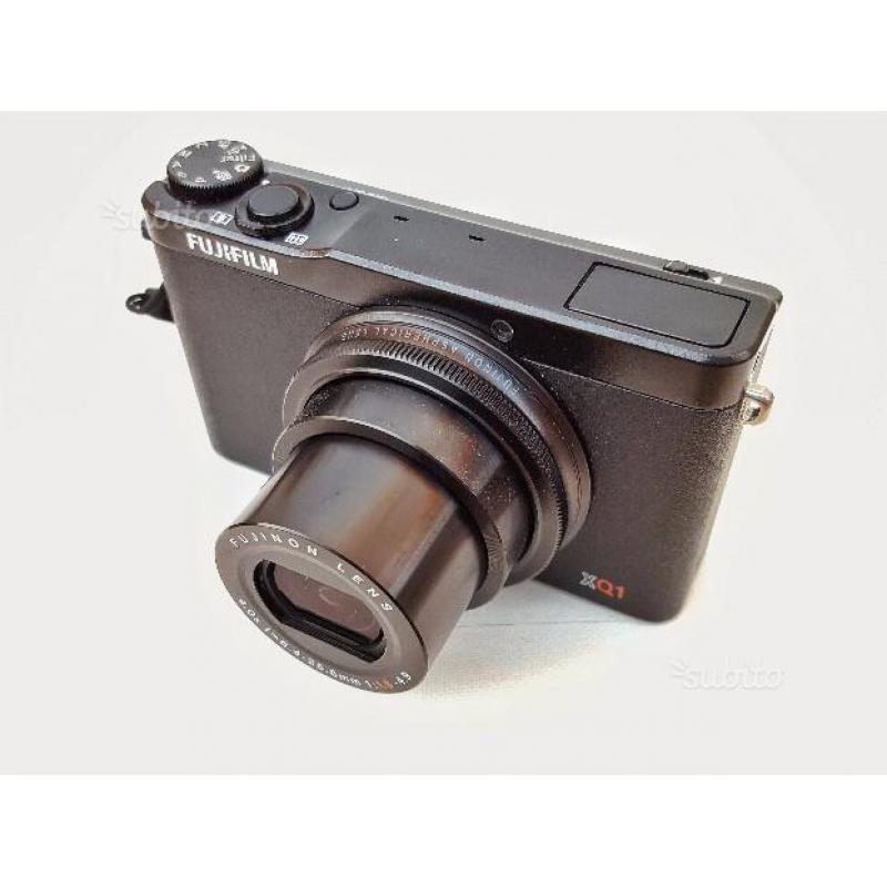 Fotocamera Compatta Fujifilm XQ1 04-2015 corredo