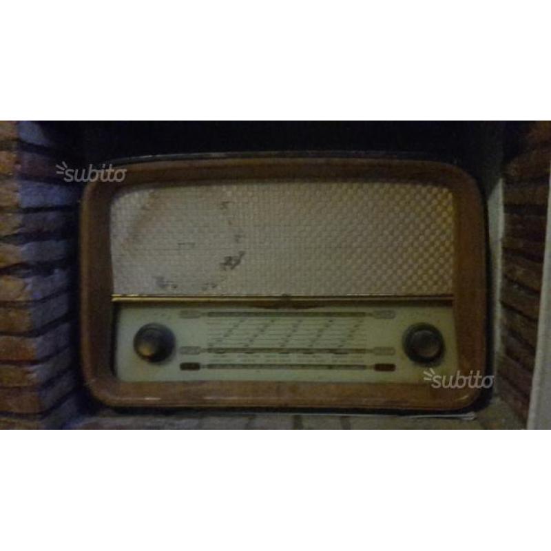 Radio valvolare d'epoca