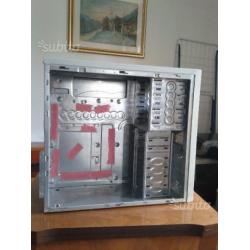 Case per pc bianco. vuoto, usato