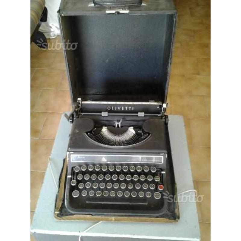 Macchina da scrivere Olivetti