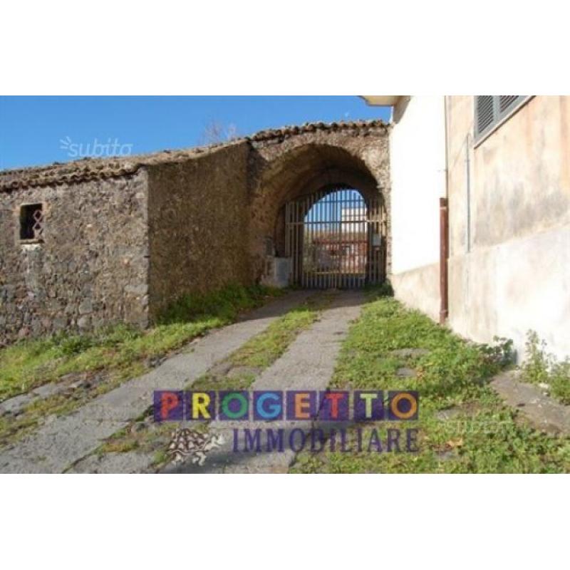 Villa a Pedara, via Tarderia 190, 3 locali