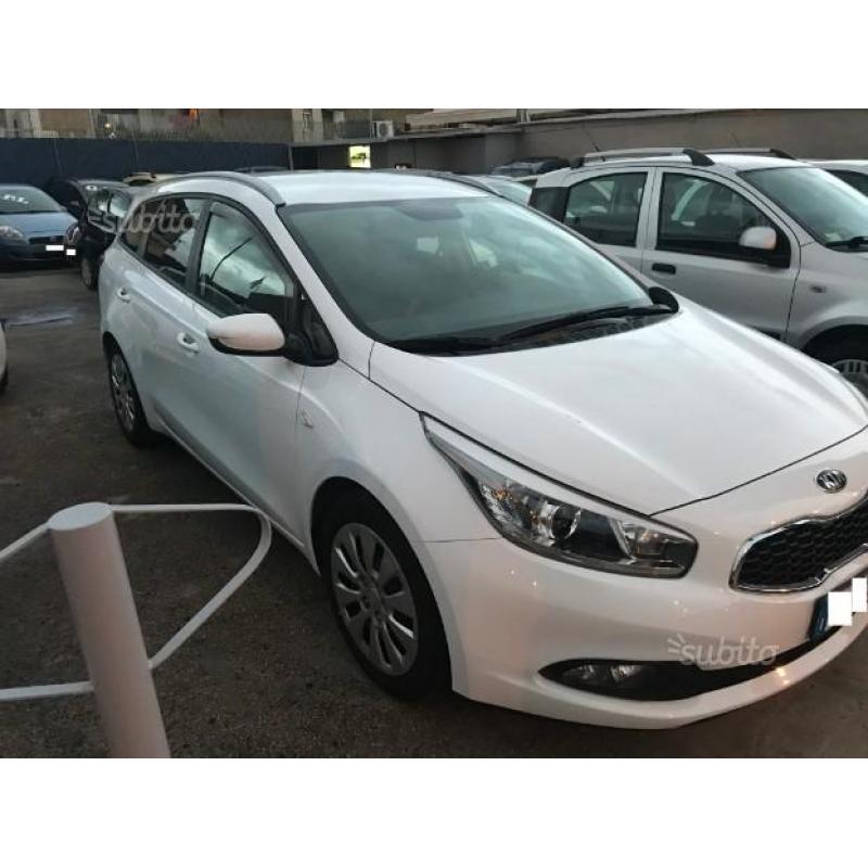 KIA cee'd 2ªs14 crdi auto pari al nuovo - 2015