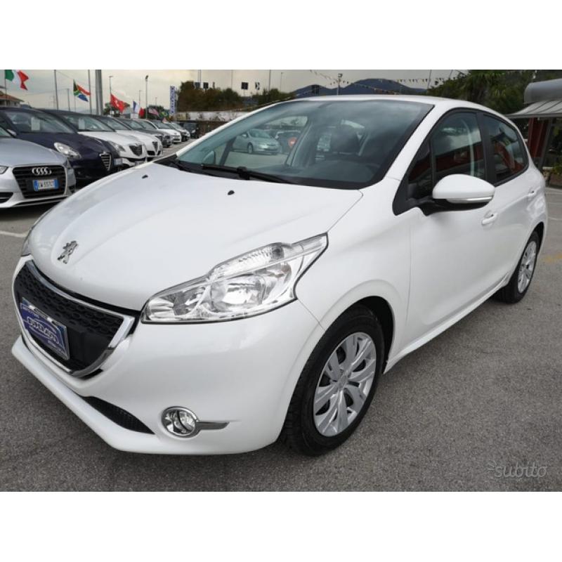 PEUGEOT 208 1.4  HDI  5/P  TEL / BLUETHOOT / USB